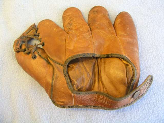 Gene Moore GoldSmith G18 2 Back Doug